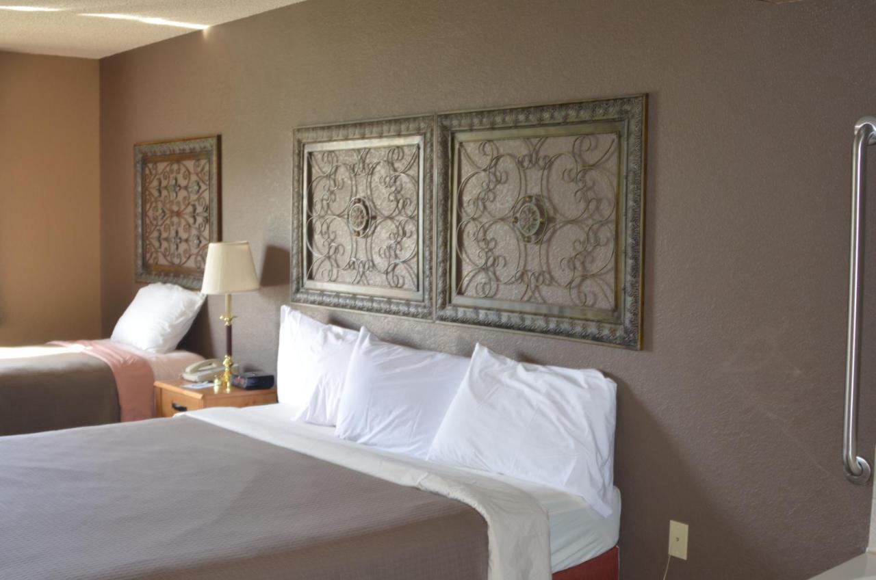 Boarders Inn And Suites By Cobblestone Hotels - Fayette 外观 照片