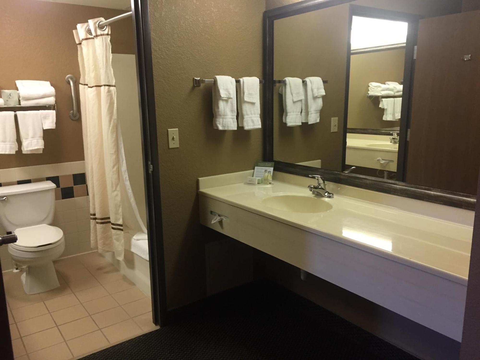 Boarders Inn And Suites By Cobblestone Hotels - Fayette 外观 照片